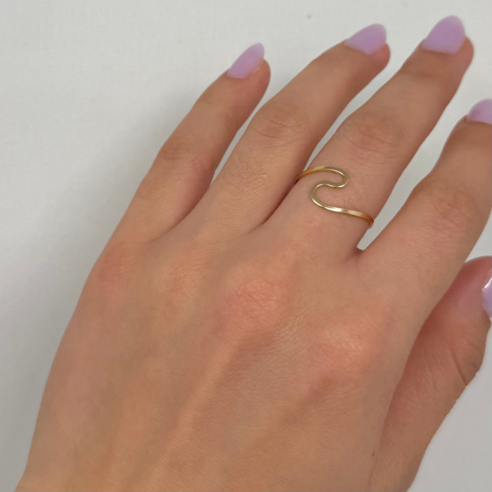 ANILLO EN ORO CON FORMA DE S 2