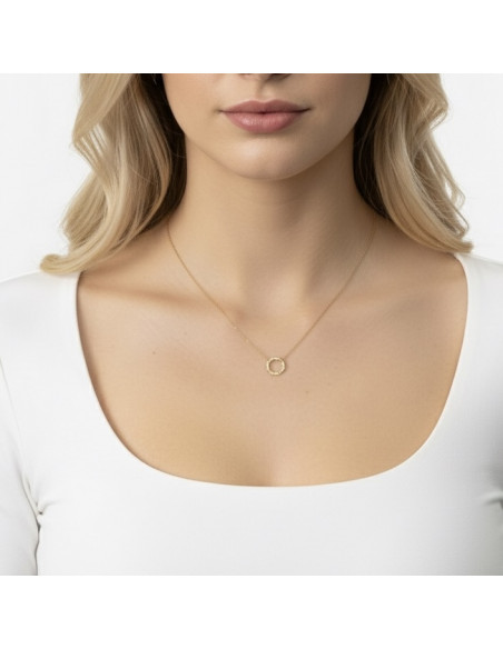 GARGANTILLA EN ORO CON COLGANTE EN FORMA DE OCTOGONO