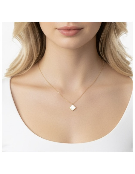 GARGANTILLA EN ORO CON COLGANTE FORMA FLOR Y NACAR EN CENTRO