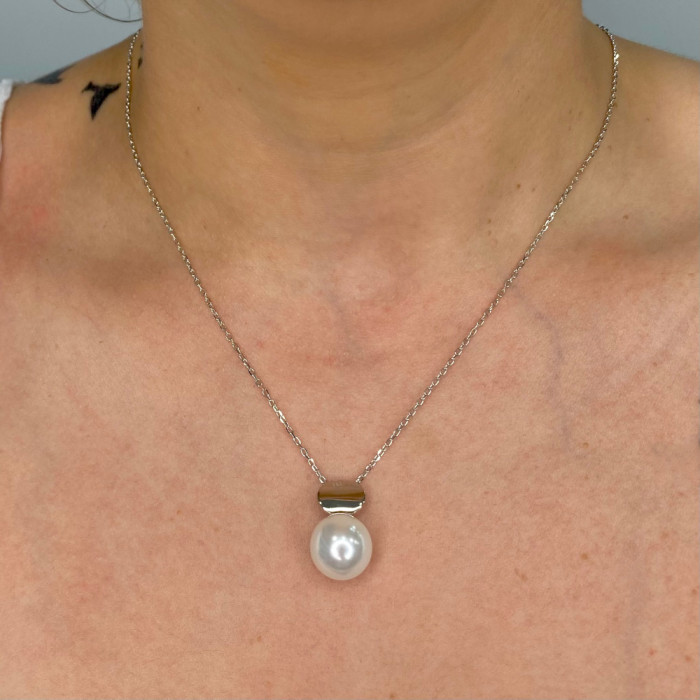 GARGANTILLA EN PLATA ÓVALO CONCAVO PLATA Y PERLA BLANCA 2