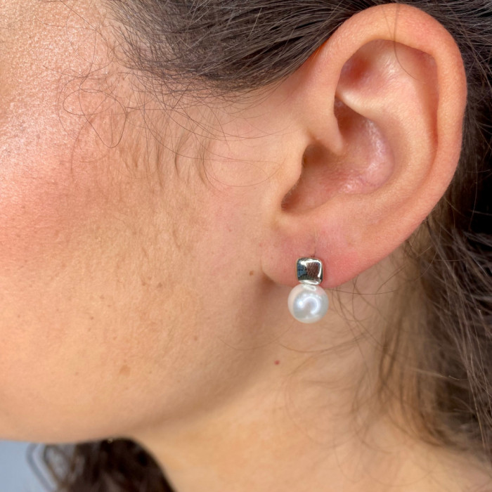 PENDIENTES EN PLATA CON CUADRADO DE PLATA Y PERLA BLANCA 2