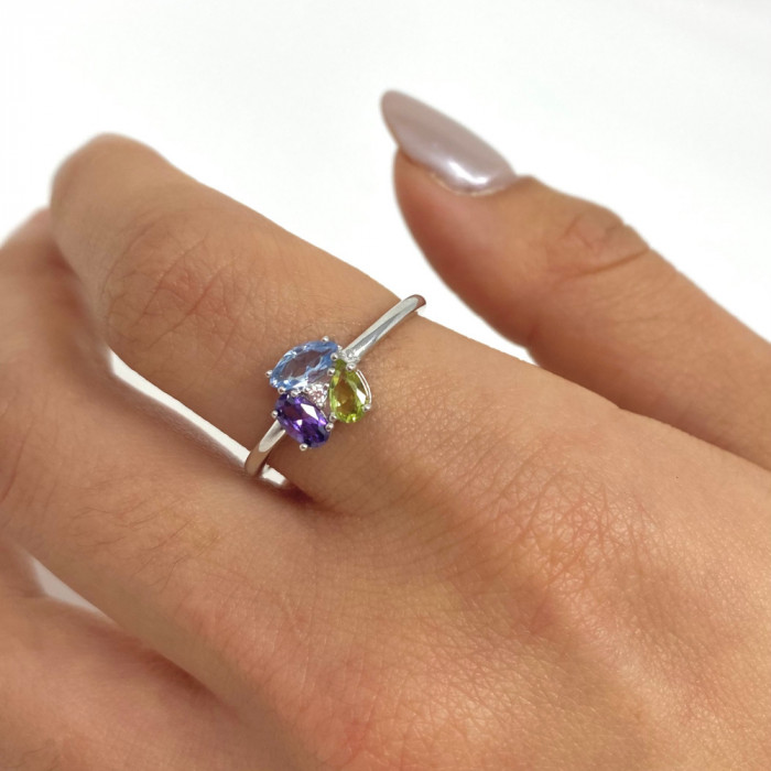 ANILLO EN PLATA ALIANZA TRES PIEDRAS COLOR 2