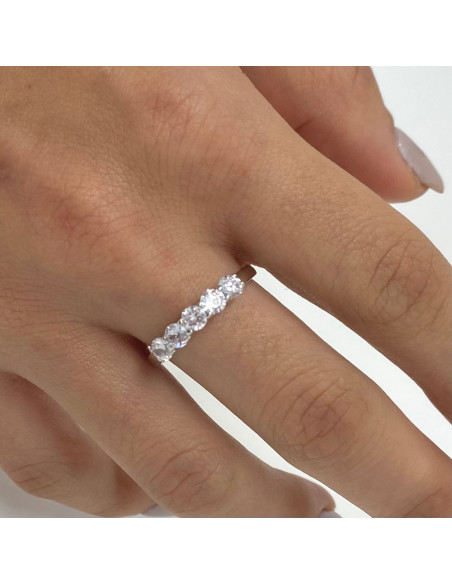 ANILLO EN ORO BLANCO CON 5 CIRCONITAS ENGASTADAS