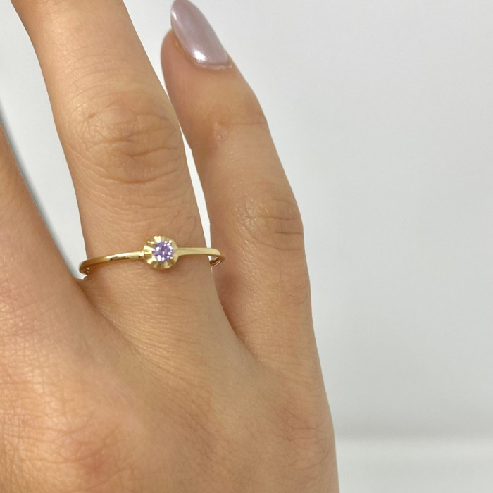 ANILLO EN ORO CON AMATISTA CENTRAL MONTADA EN GARRA 2
