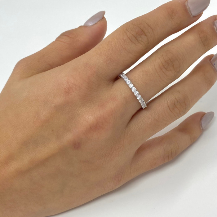 ANILLO EN ORO BLANCO CON CIRCONITAS MONTADAS EN GARRA 2