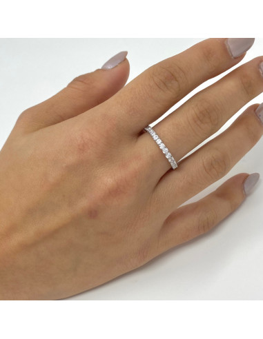 ANILLO EN ORO BLANCO CON CIRCONITAS MONTADAS EN GARRA