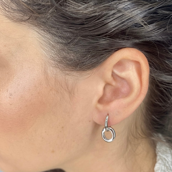 PENDIENTES EN PLATA DOS AROS CALADOS ENTRELAZADOS 2