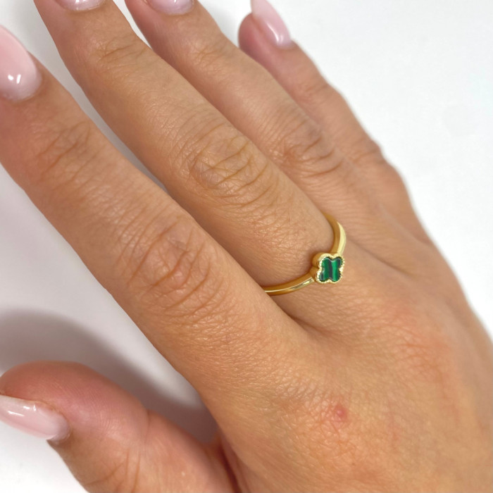 ANILLO EN PLATA DORADA CON TREBOL VERDE 2