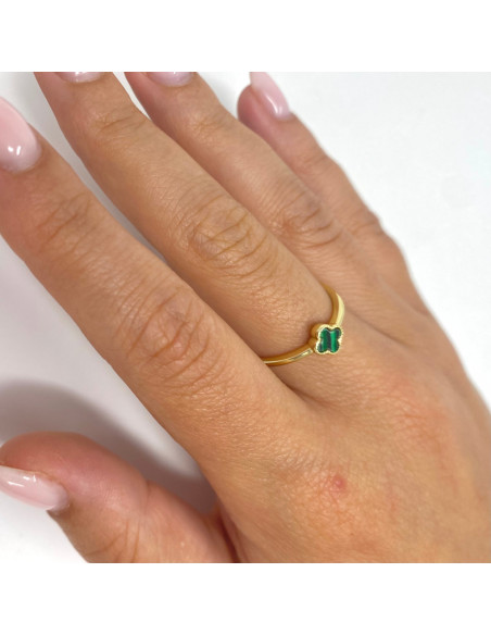 ANILLO EN PLATA DORADA CON TREBOL VERDE