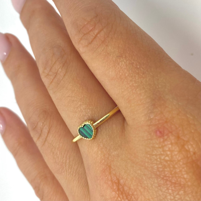 ANILLO EN PLATA DORADA CORAZON VERDE CENTRAL 2