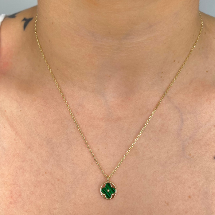 GARGANTILLA EN PLATA DORADA CON CíRCULO CON DIBUJO DE TRÉBOL 2