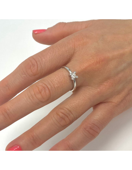 ANILLO EN ORO BLANCO Y DIAMANTES