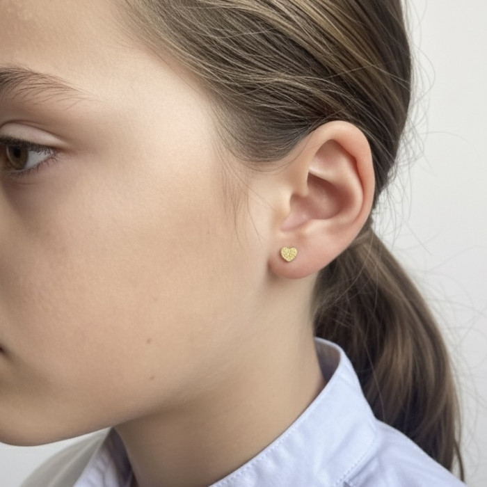 PENDIENTES EN ORO FORMA CORAZON PUNTOS 2