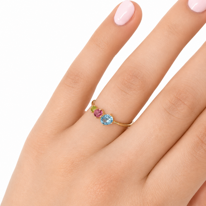 ANILLO EN ORO AMARILLODE 9 QUILATES TRES CIRCONITAS VERDE ROSA AZUL DISMINUCIÓN 2