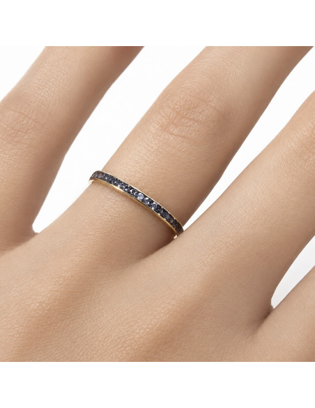 ANILLO EN ORO AMARILLO DE 9 QUILATES CON CIRCONITAS AZULES EN CARRIL FINO