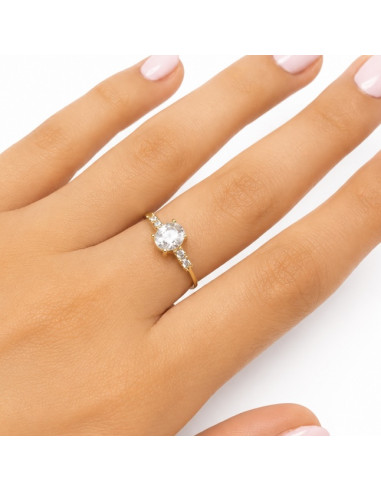 ANILLO EN ORO AMARILLO DE 9 QUILATES 5 CIRCONITAS CENTRO CIRCONITA OVAL GARRAS