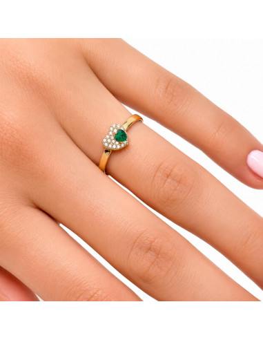 ANILLO EN ORO AMARILLO DE 9QUILATES CON CORAZÓN CUAJADO DE CIRCONITAS Y PIEDRA EN CORAZÓN VERDE