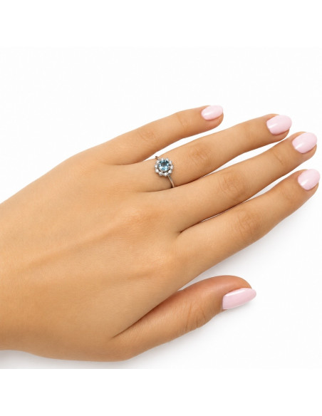 ANILLO EN ORO BLANCO CON DIAMANTES ROSETA CENTRO AGUAMARINA