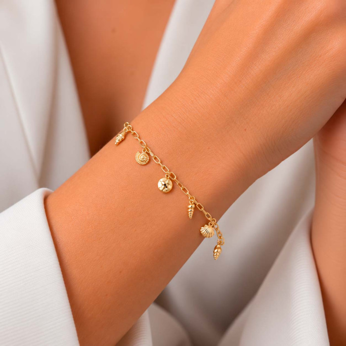 PULSERA EN PLATA DORADA CON COLGANTES CON FORMAS MARINAS 2