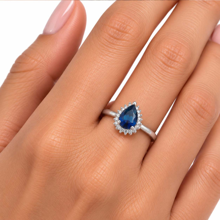 ANILLO EN PLATA CON CIRCONITAS Y CENTRO AZUL FORMA GOTA 2