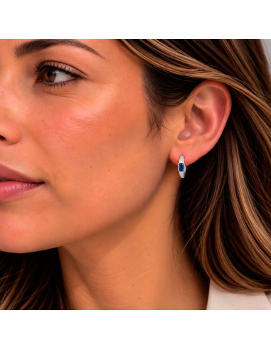 PENDIENTES EN PLATA FORMA ARO CON CIRCONITAS BLANCAS CENTRO AZUL