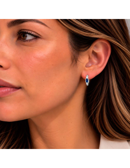 PENDIENTES EN PLATA FORMA ARO CON CIRCONITAS BLANCAS CENTRO AZUL