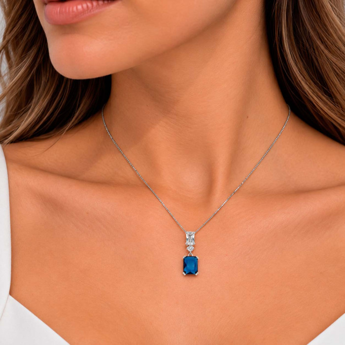 GARGANTILLA EN PLATA CON COLGANTE  FORMA CUADRADA Y CIRCONITA AZUL 2