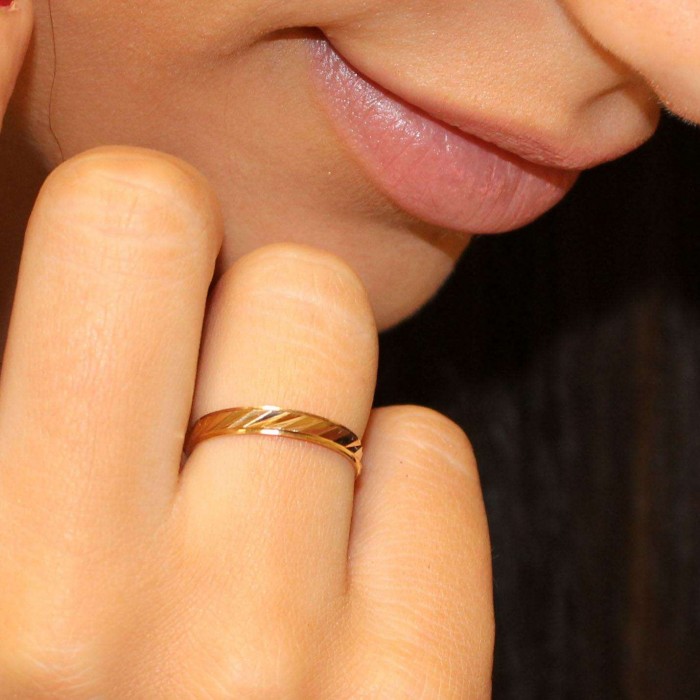 ALIANZA EN ORO RAYAS DIAGONALES