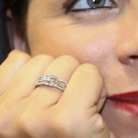 ANILLO EN ORO BLANCO Y DIAMANTES