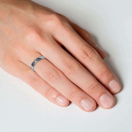 ALIANZA CON DIAMANTE EN ORO BLANCO